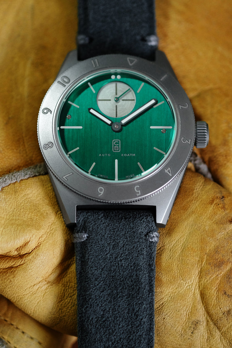 Watch with green dial made of repurposed titanium Cedric Bellon on yellow loves