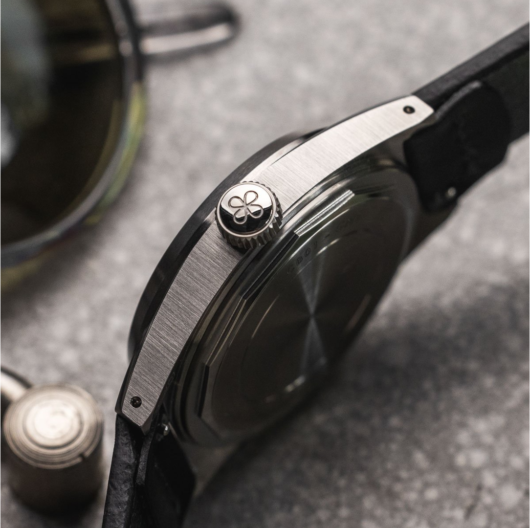 A recycled watch crown engraved with the quadrifoglio or four-leave clover. Nature's symbol of hope, faith, love, and luck. Crowning sustainability.